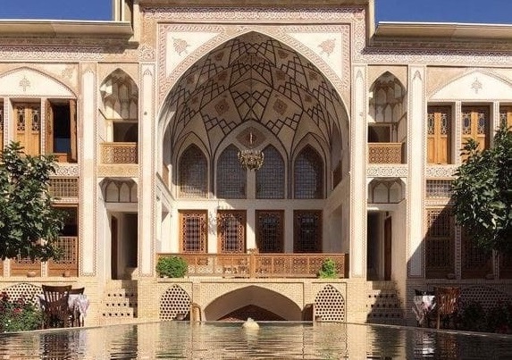 Mahinestan Raheb Kashan